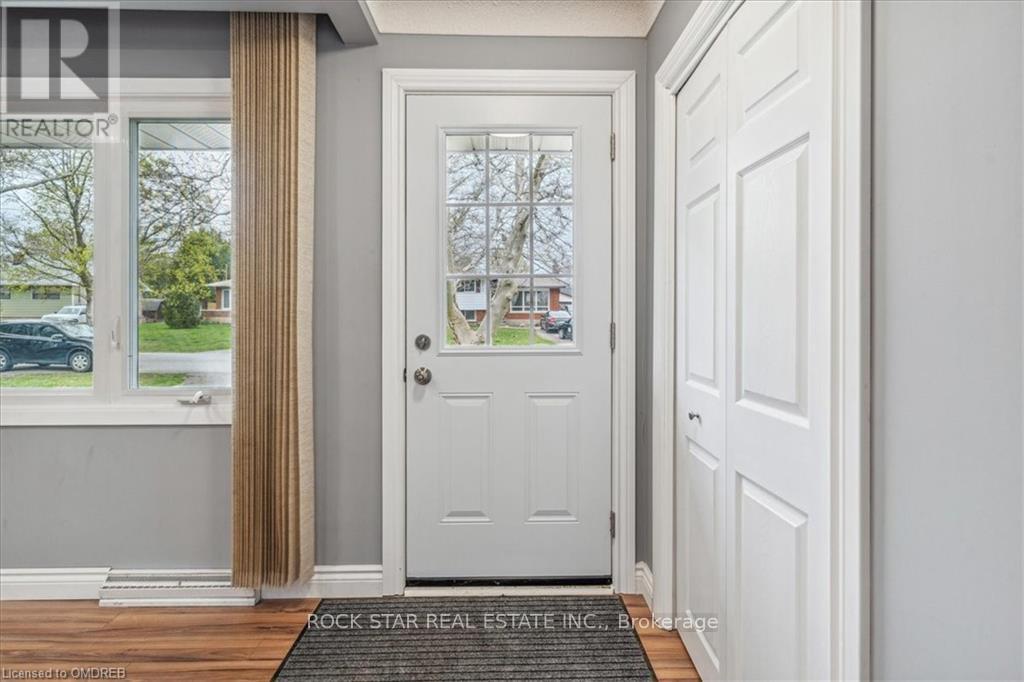 Upper - 10 Westdale Drive, St. Catharines, Ontario  L2S 2R8 - Photo 3 - X12184136