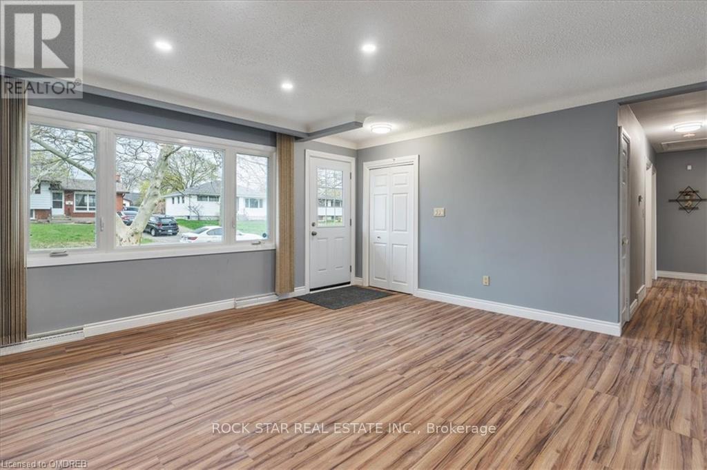 Upper - 10 Westdale Drive, St. Catharines, Ontario  L2S 2R8 - Photo 6 - X12184136