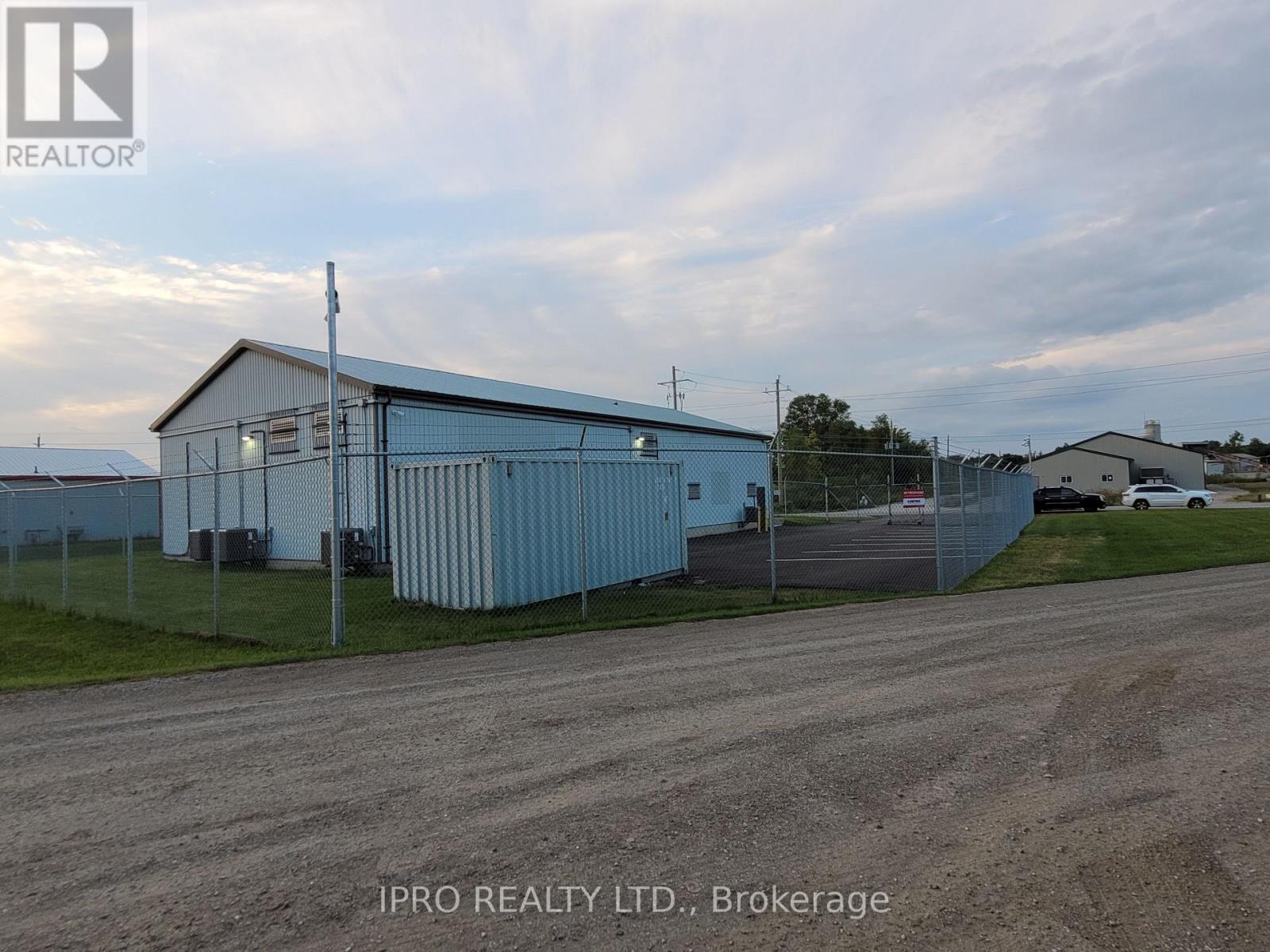 31 Clearview Drive, Tillsonburg, Ontario  N4G 4H3 - Photo 4 - X12184163