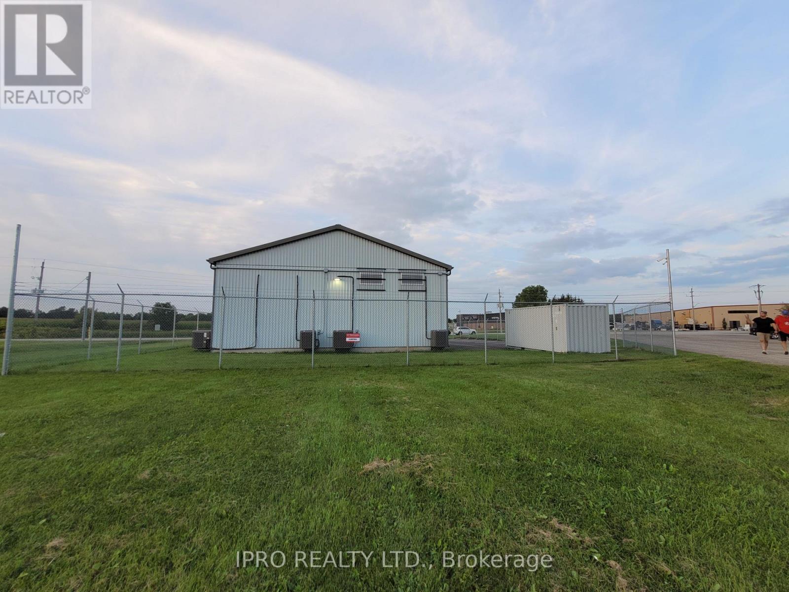 31 Clearview Drive, Tillsonburg, Ontario  N4G 4H3 - Photo 5 - X12184163