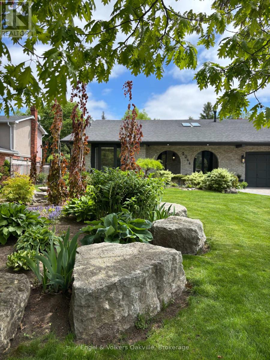 2044 Mississauga Road, Mississauga (Sheridan), Ontario  L5H 2K6 - Photo 5 - W12178696