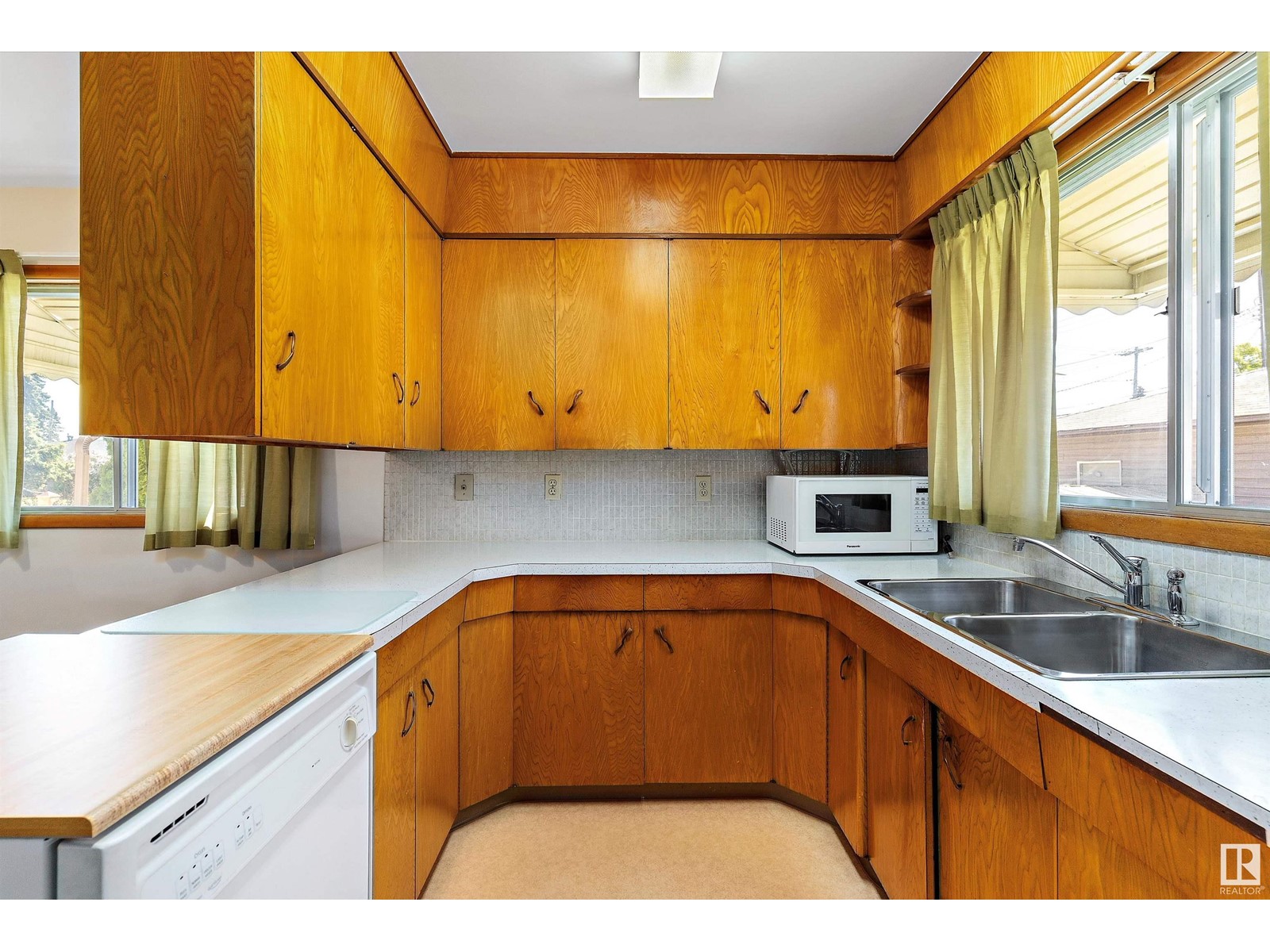 Property at 8404 71 ST NW image 4
