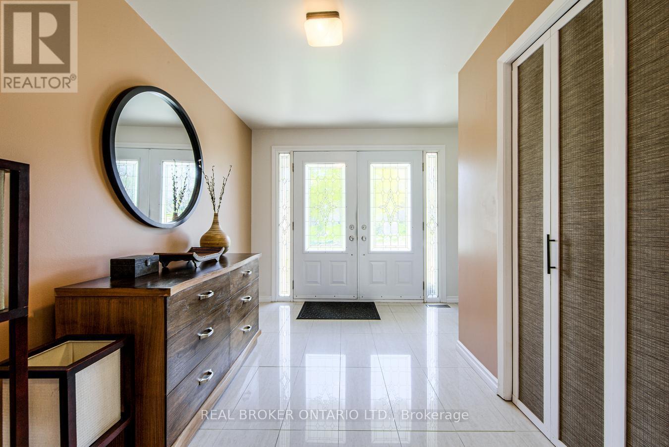 44 Mark Street, Aurora, Ontario  L4G 3J5 - Photo 3 - N12184234