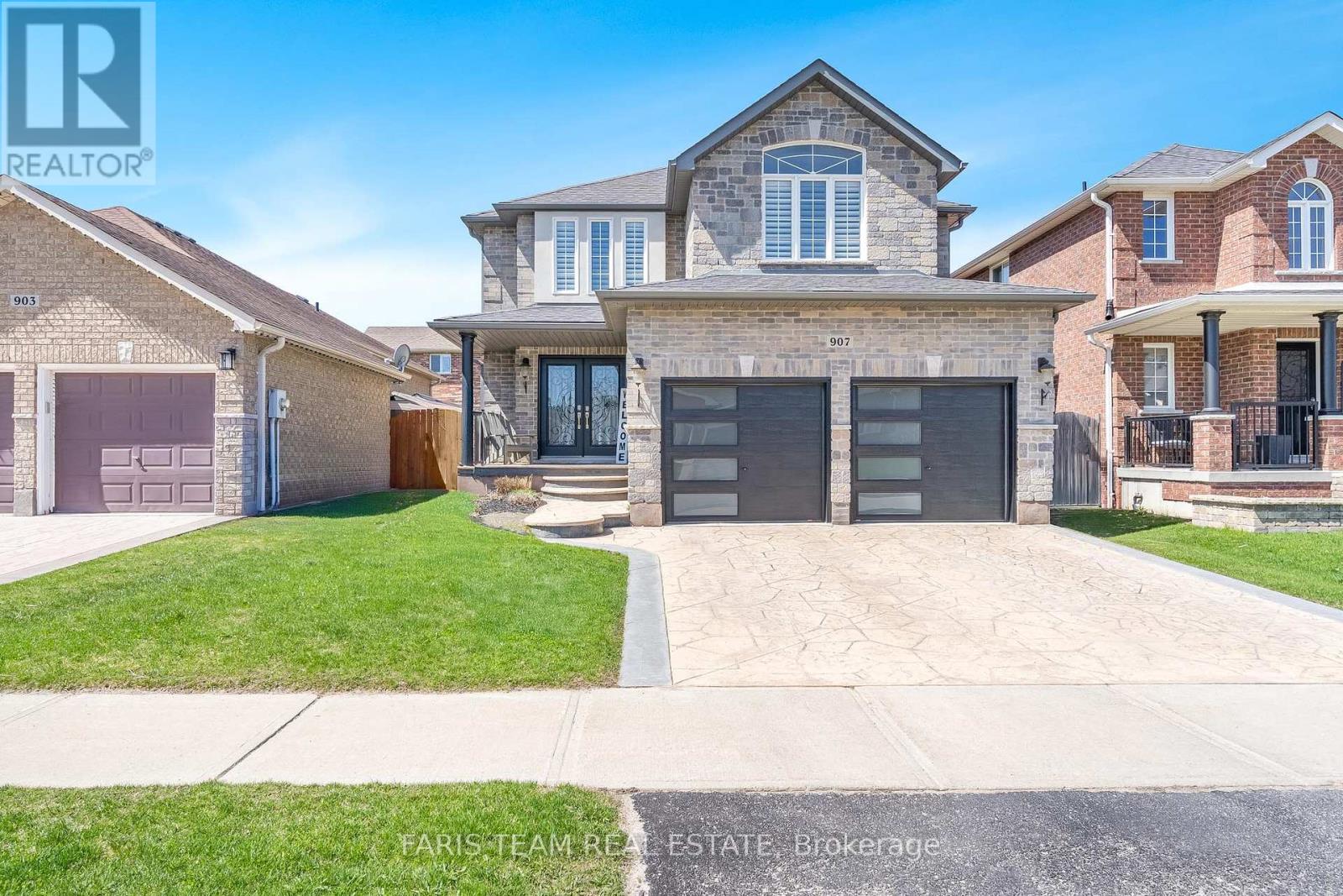 907 Booth Avenue, Innisfil (Alcona), Ontario  L9S 0A6 - Photo 2 - N12184301