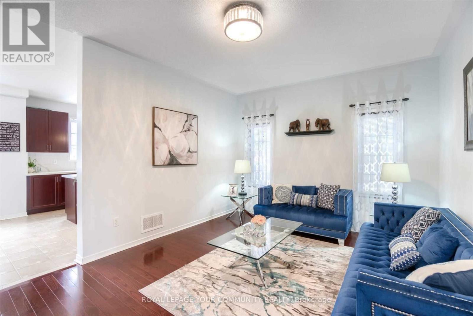 39 Yale Lane, Markham, Ontario  L6B 1G8 - Photo 5 - N12184351