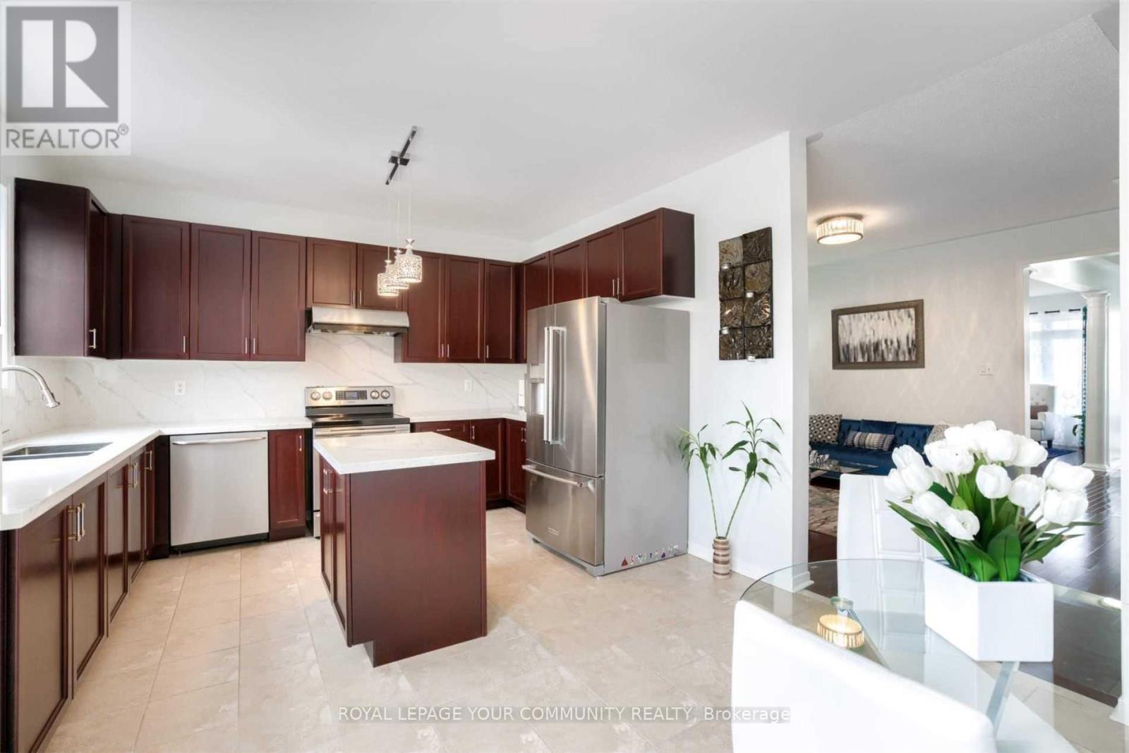 39 Yale Lane, Markham, Ontario  L6B 1G8 - Photo 8 - N12184351