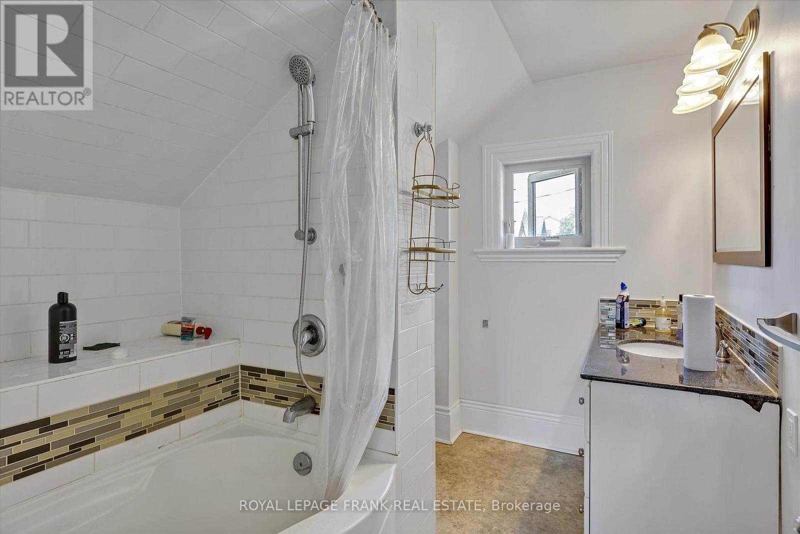 140 Antrim Street, Peterborough Central, Ontario  K9H 3G3 - Photo 27 - X12028635