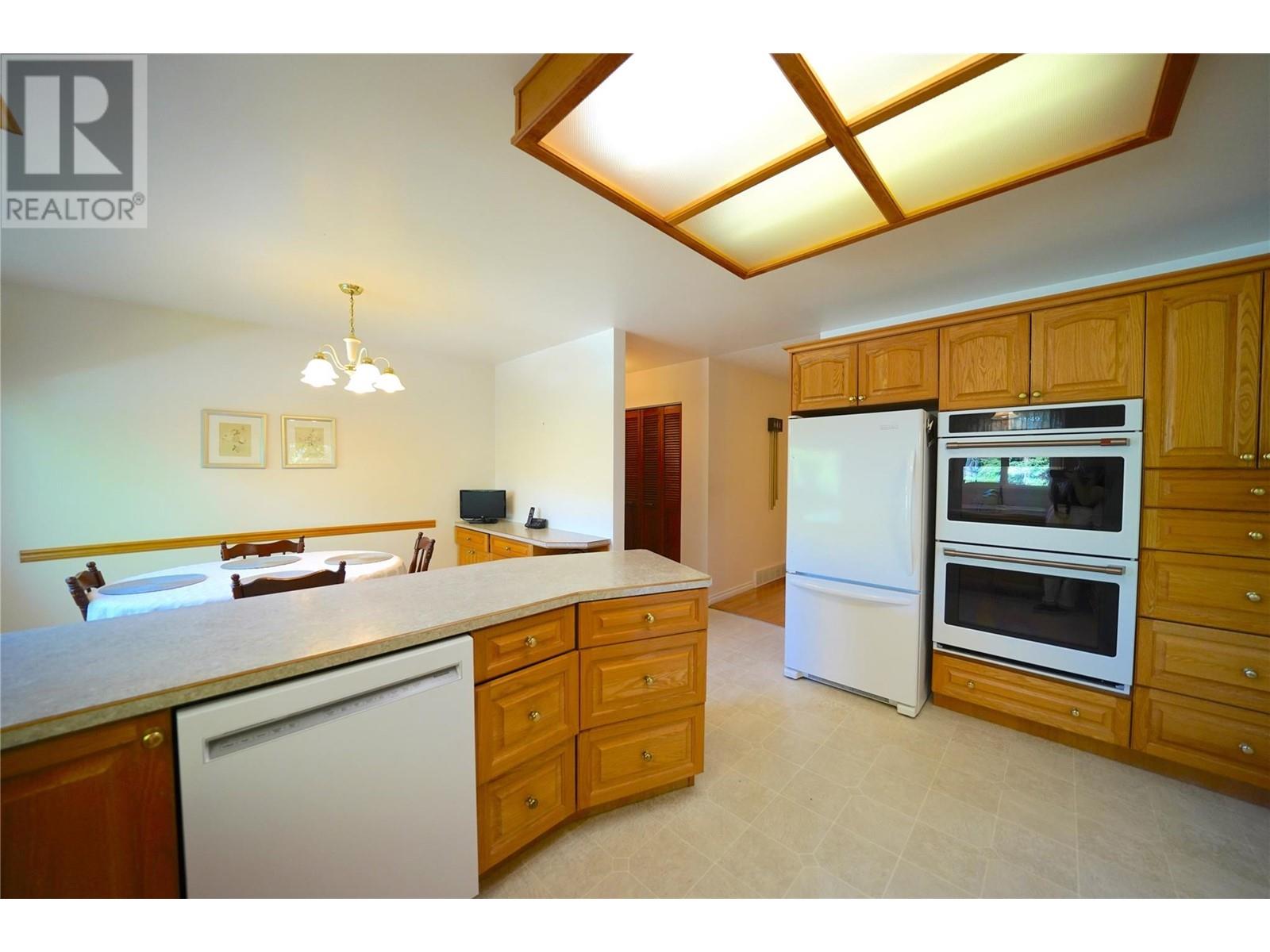 402 Beasley Street, Nelson, British Columbia  V1L 5M7 - Photo 17 - 10349458