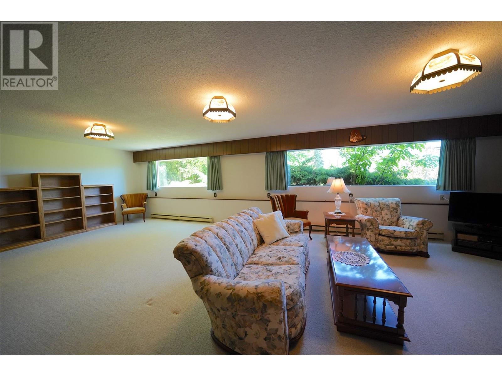 Property at 402 Beasley Street image 2
