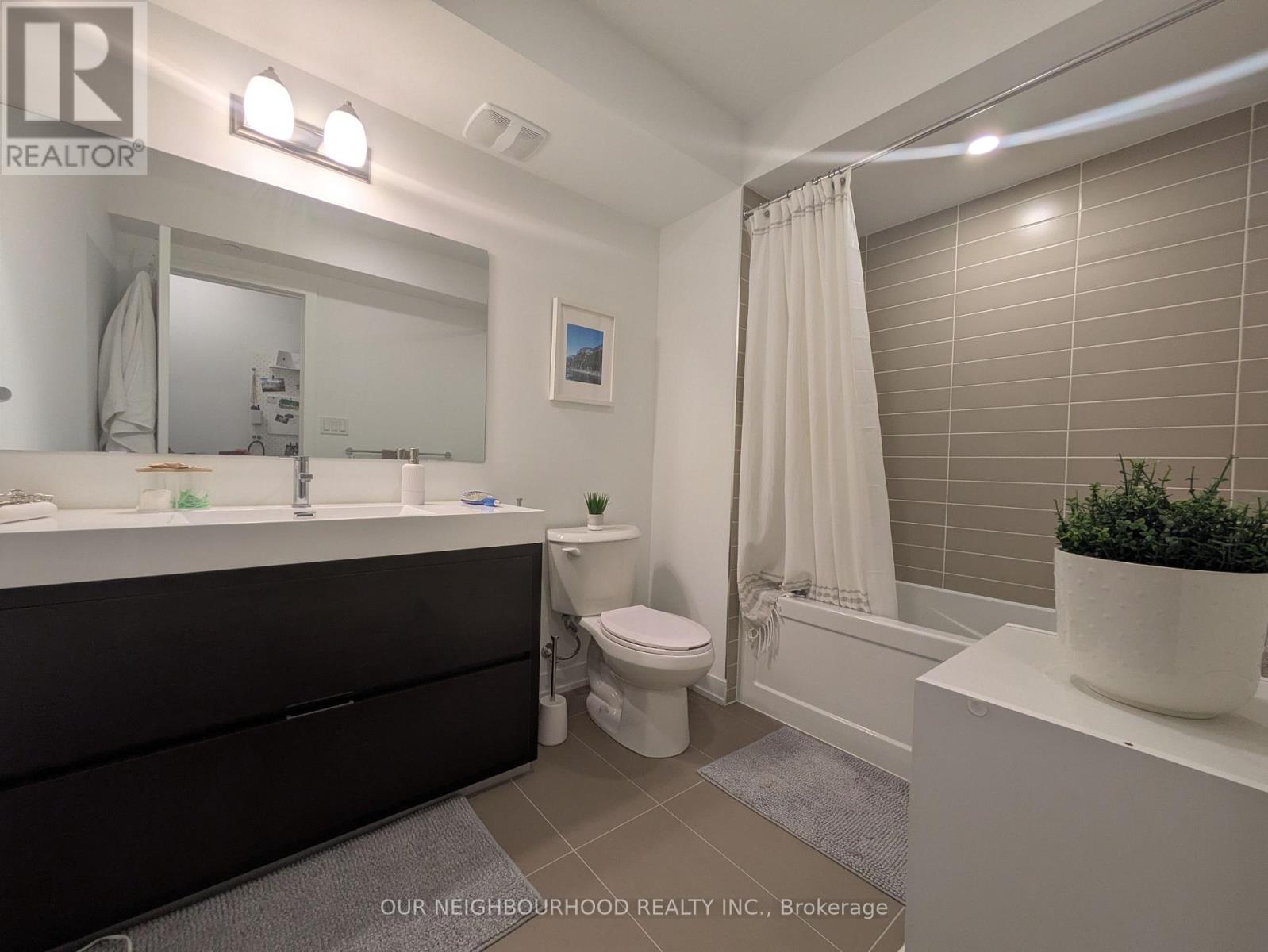 106 Green Gardens Boulevard, Toronto, Ontario  M6A 0E5 - Photo 15 - C12184422