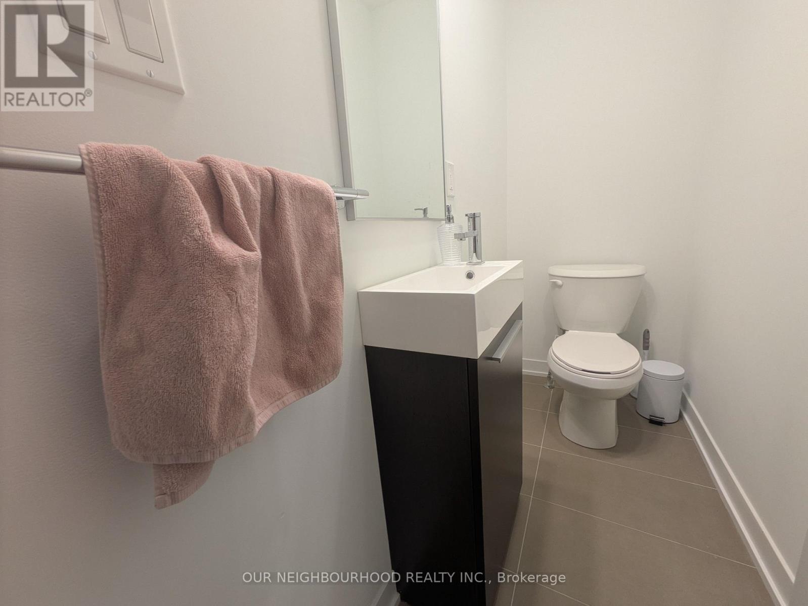 106 Green Gardens Boulevard, Toronto, Ontario M6A 0E5 - Photo 3 - C12184422