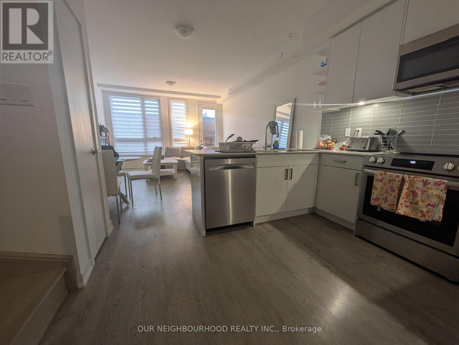 106 Green Gardens Boulevard, Toronto, Ontario M6A 0E5 - Photo 4 - C12184422