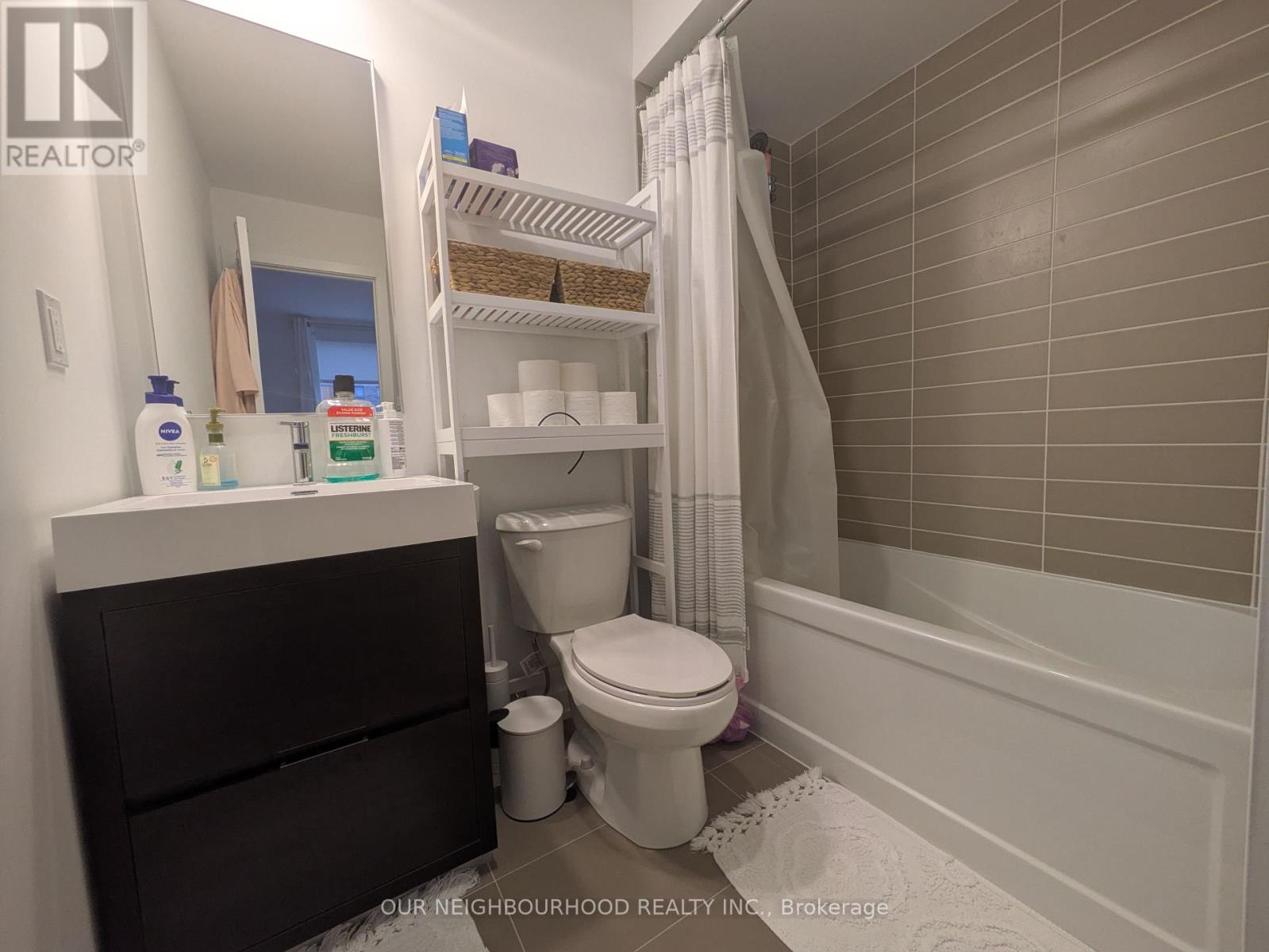 106 Green Gardens Boulevard, Toronto, Ontario M6A 0E5 - Photo 9 - C12184422