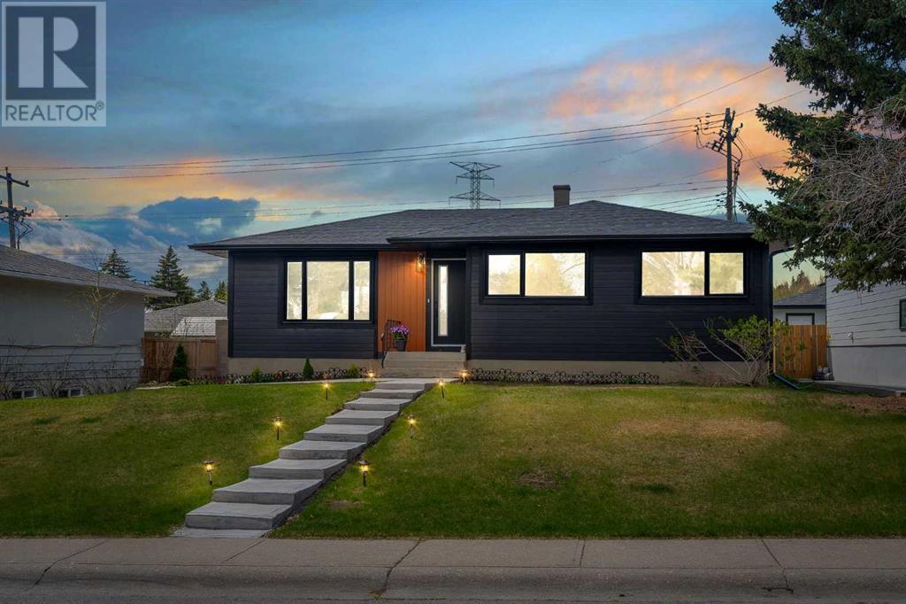 195 Westview Drive Sw, Calgary, Alberta  T3C 2S3 - Photo 2 - A2216813