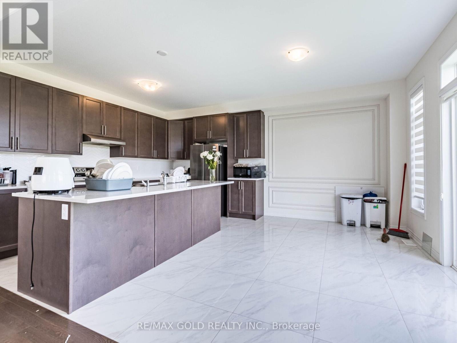 73 Eastman Drive N, Brampton (Credit Valley), Ontario  L6X 5S5 - Photo 14 - W12184209