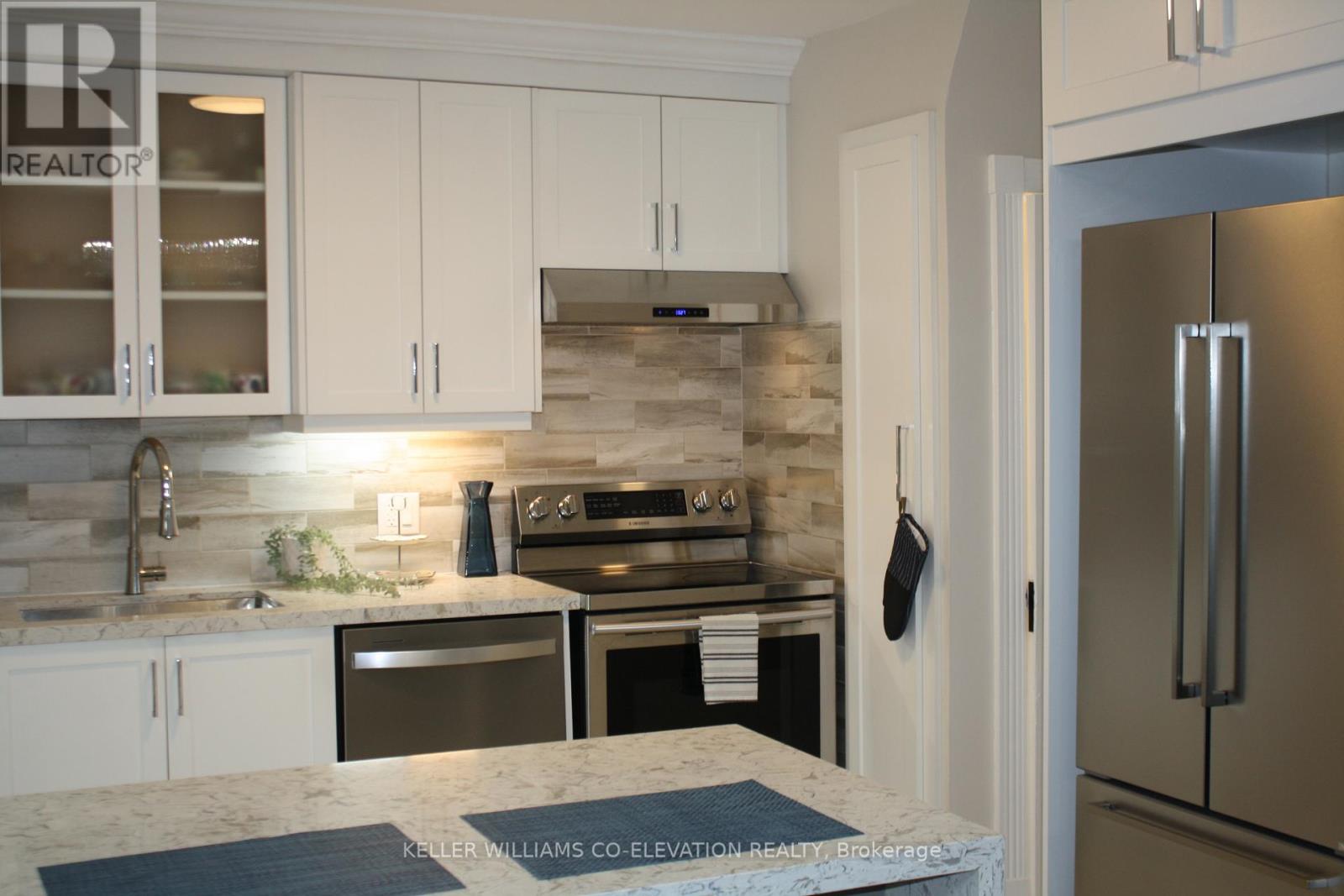 23 Humbervale Boulevard, Toronto, Ontario  M8Y 3P3 - Photo 12 - W12184210