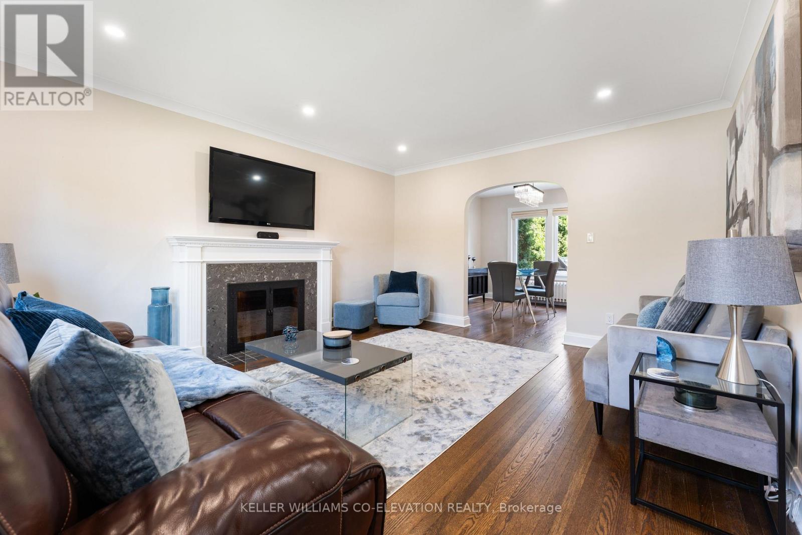 23 Humbervale Boulevard, Toronto, Ontario  M8Y 3P3 - Photo 3 - W12184210