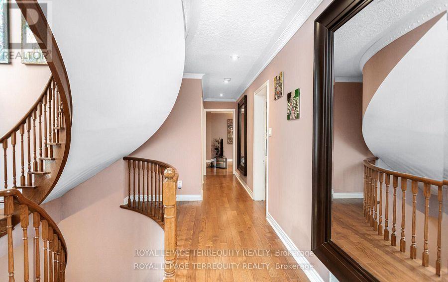 1714 Globe Court, Mississauga, Ontario  L5L 3G5 - Photo 10 - W12184225