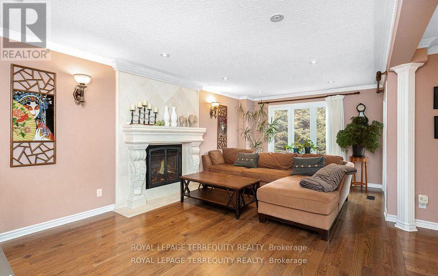 1714 Globe Court, Mississauga, Ontario  L5L 3G5 - Photo 11 - W12184225