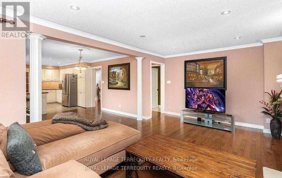 1714 Globe Court, Mississauga, Ontario  L5L 3G5 - Photo 13 - W12184225
