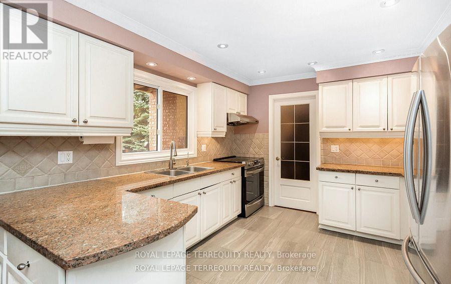 1714 Globe Court, Mississauga, Ontario  L5L 3G5 - Photo 17 - W12184225