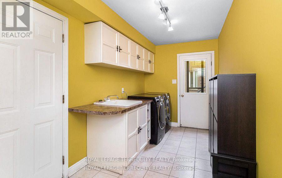 1714 Globe Court, Mississauga, Ontario  L5L 3G5 - Photo 21 - W12184225