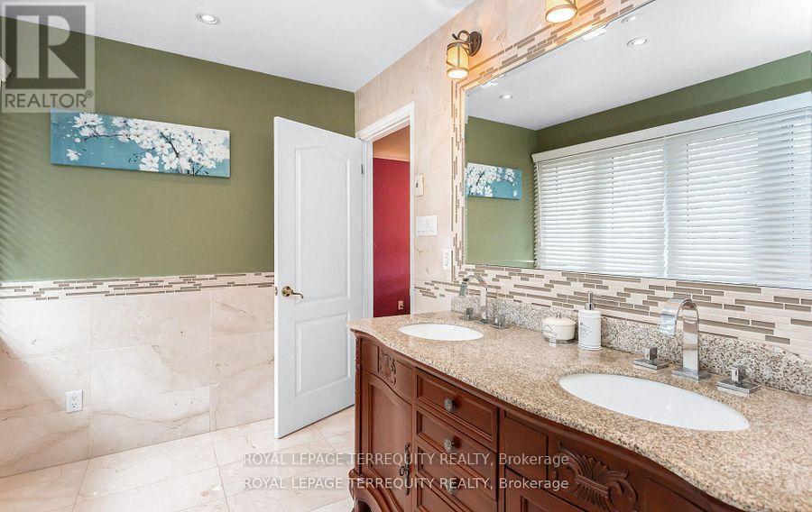 1714 Globe Court, Mississauga, Ontario  L5L 3G5 - Photo 27 - W12184225