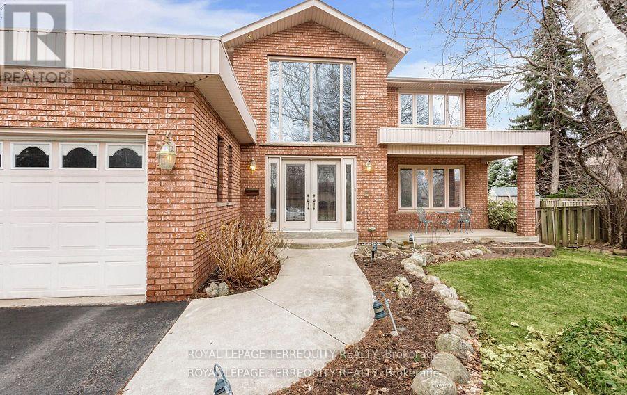 1714 Globe Court, Mississauga, Ontario  L5L 3G5 - Photo 3 - W12184225
