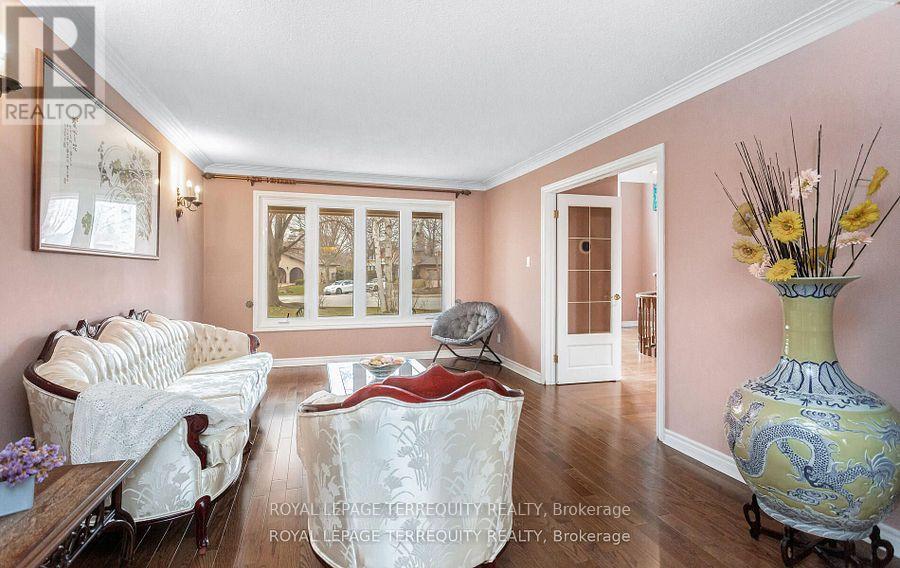 1714 Globe Court, Mississauga, Ontario  L5L 3G5 - Photo 6 - W12184225