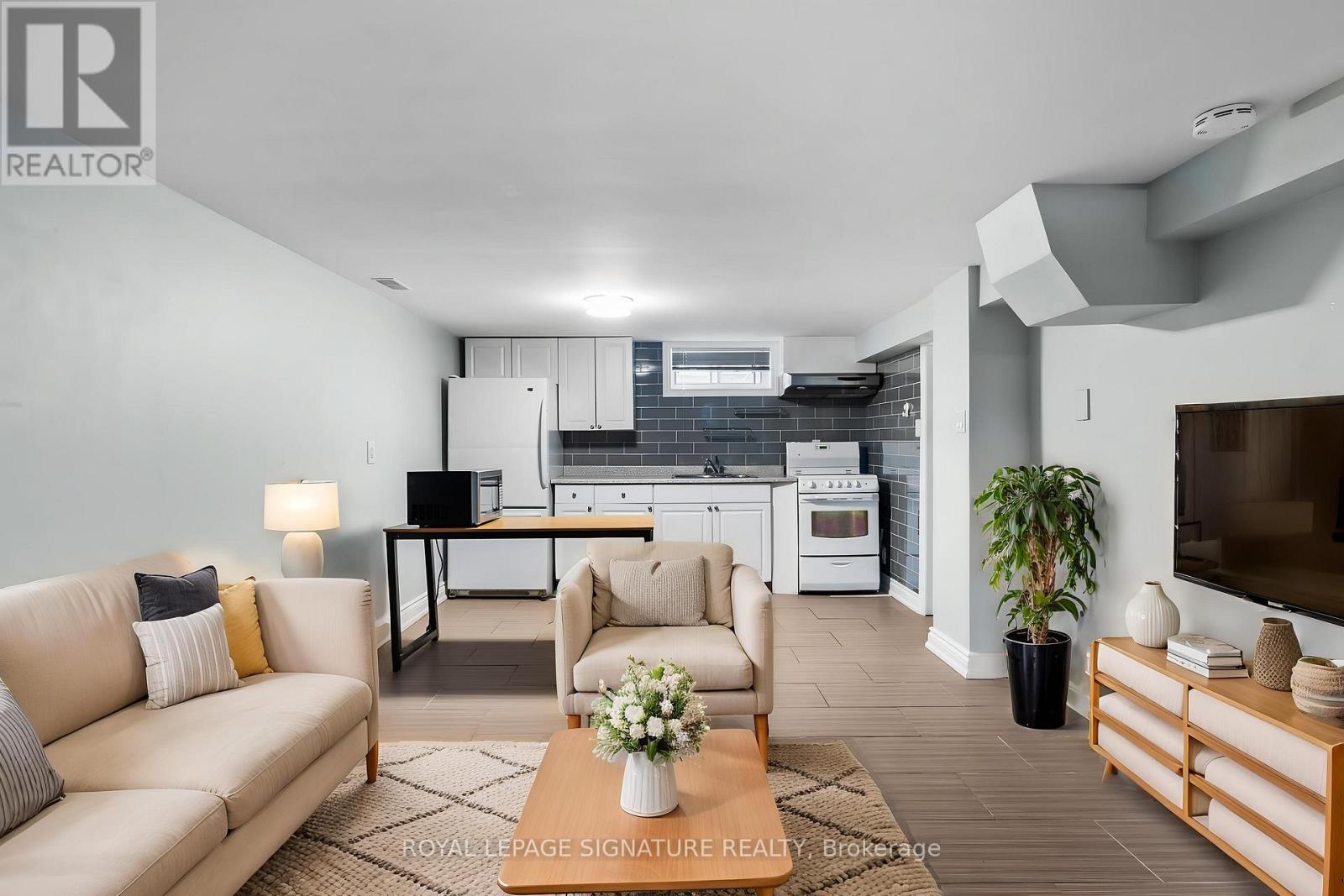 112 Foch Avenue, Toronto, Ontario  M8W 3Y1 - Photo 1 - W12184230