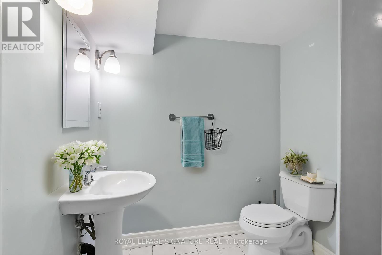112 Foch Avenue, Toronto, Ontario  M8W 3Y1 - Photo 9 - W12184230