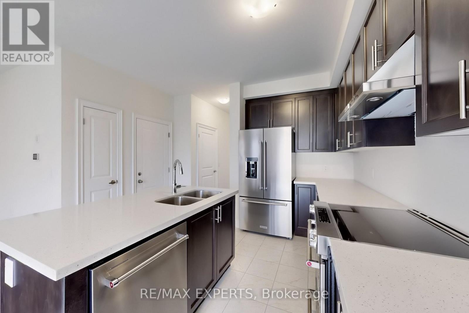 47 Grassbank Road, Brampton (Sandringham-Wellington North), Ontario  L6R 4E3 - Photo 12 - W12184241