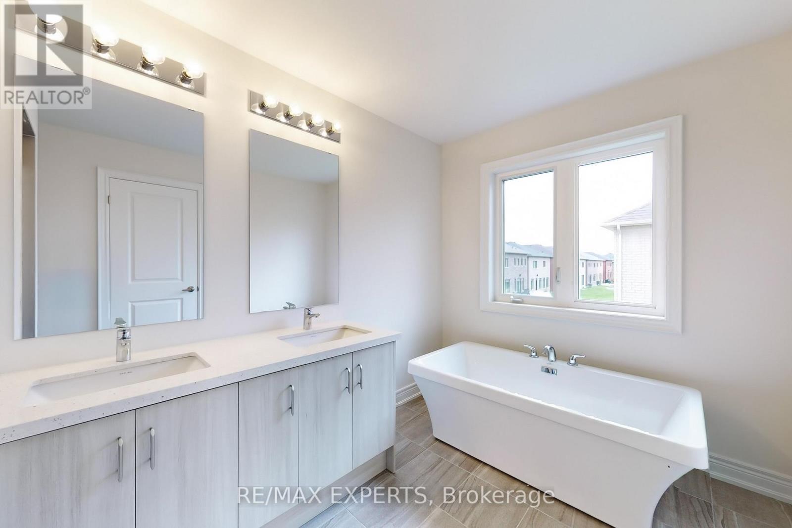 47 Grassbank Road, Brampton (Sandringham-Wellington North), Ontario  L6R 4E3 - Photo 34 - W12184241