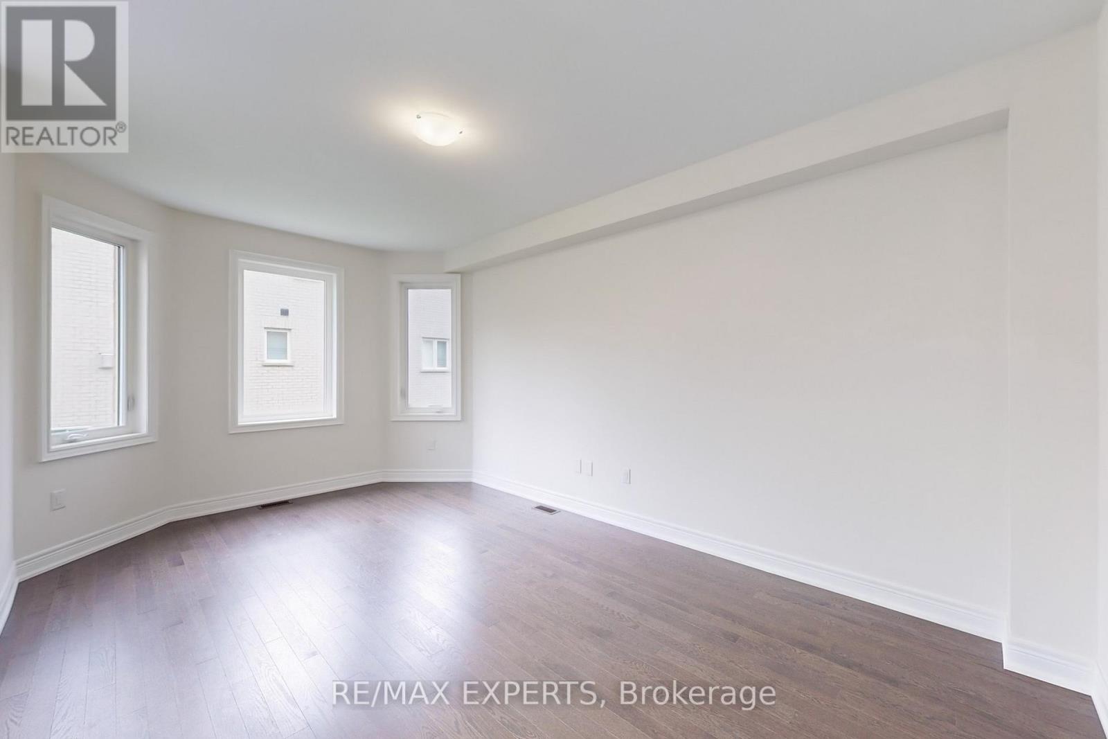 47 Grassbank Road, Brampton (Sandringham-Wellington North), Ontario  L6R 4E3 - Photo 4 - W12184241