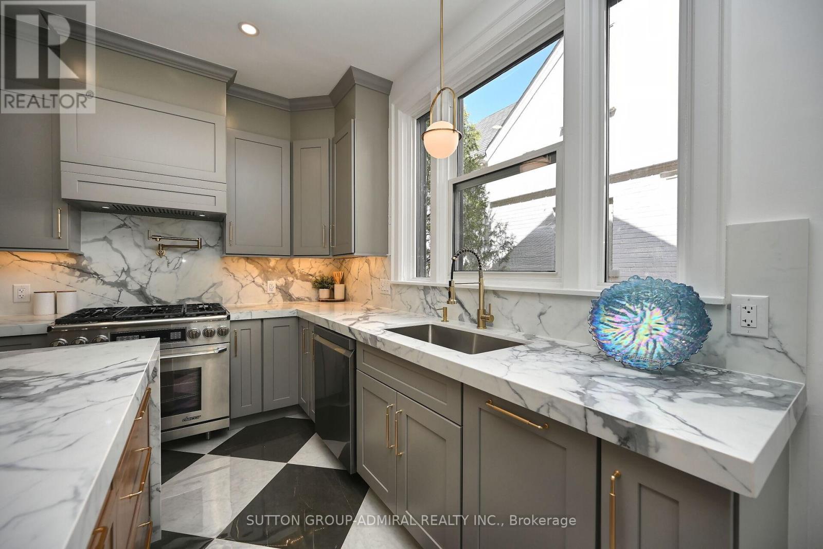 987 Royal York Road, Toronto, Ontario  M8X 2E8 - Photo 12 - W12184242