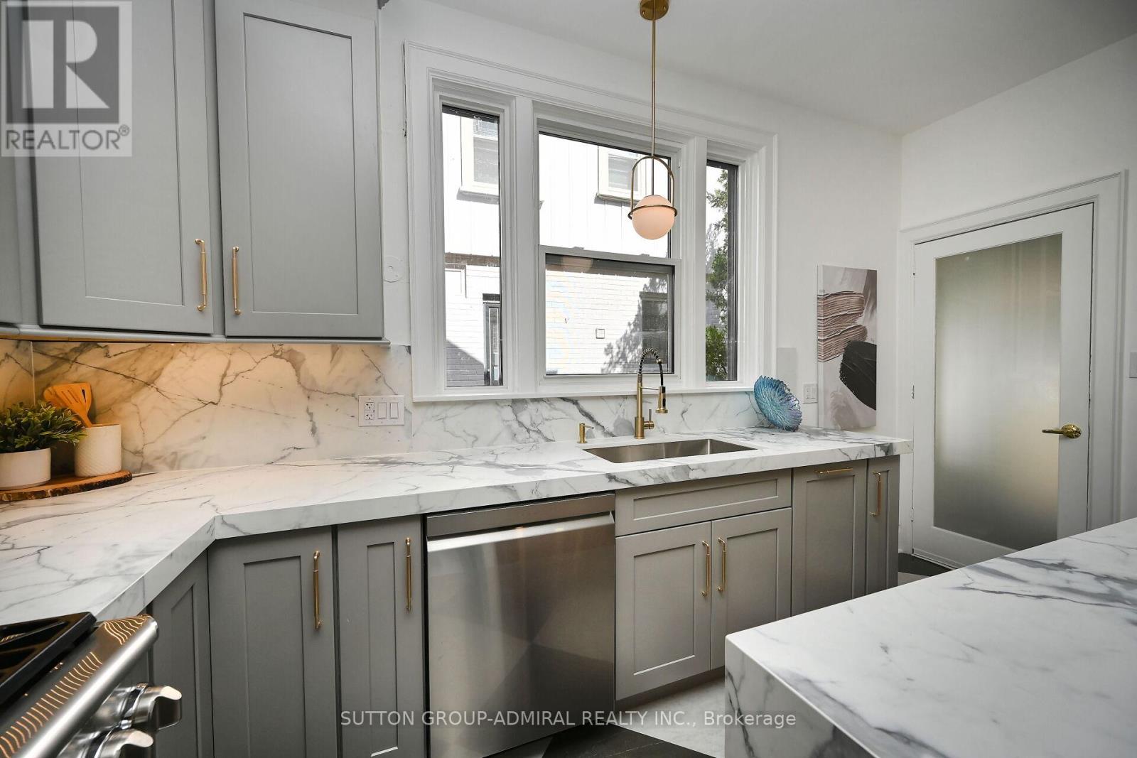 987 Royal York Road, Toronto, Ontario  M8X 2E8 - Photo 13 - W12184242