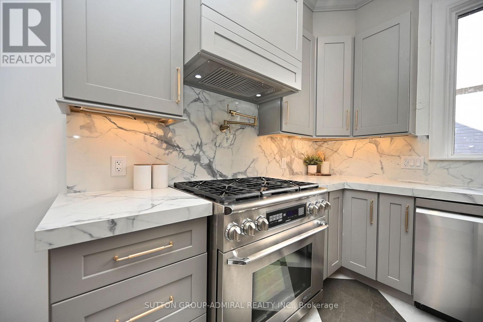 987 Royal York Road, Toronto, Ontario  M8X 2E8 - Photo 15 - W12184242