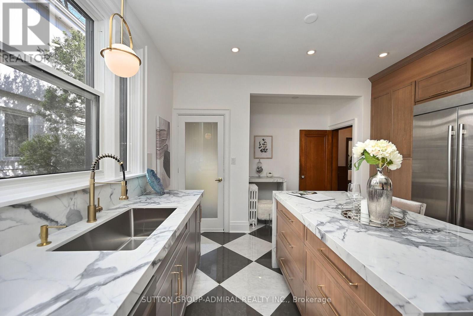987 Royal York Road, Toronto, Ontario  M8X 2E8 - Photo 16 - W12184242