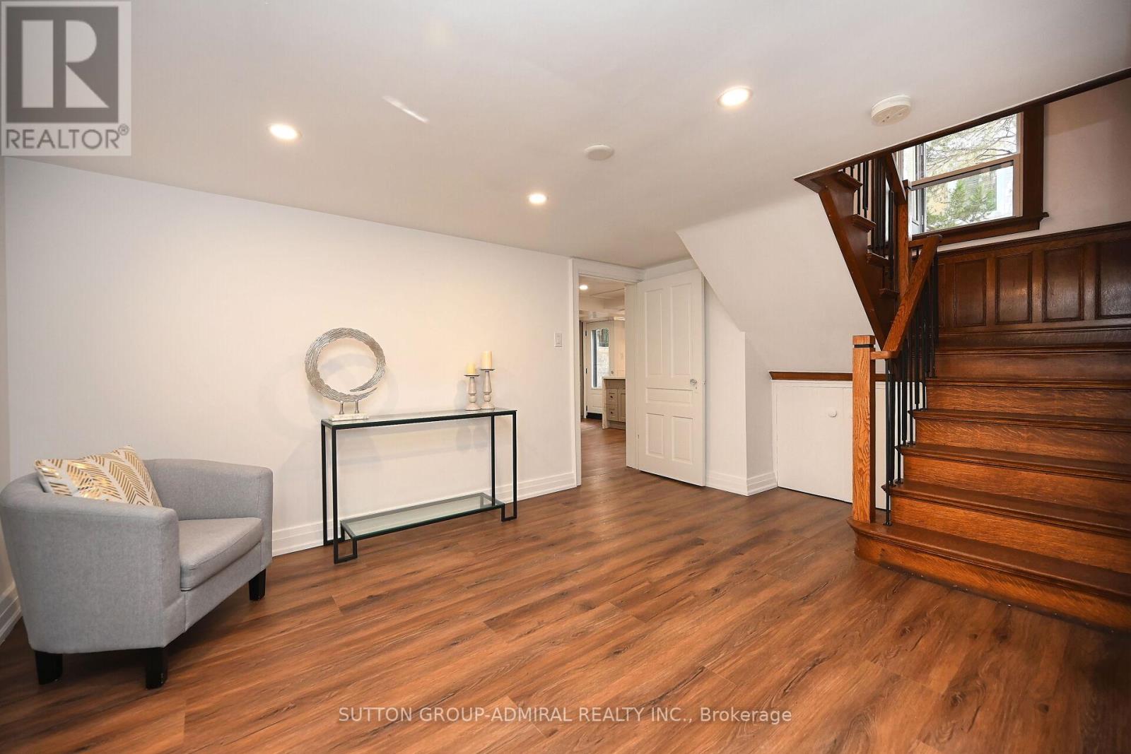 987 Royal York Road, Toronto, Ontario  M8X 2E8 - Photo 32 - W12184242
