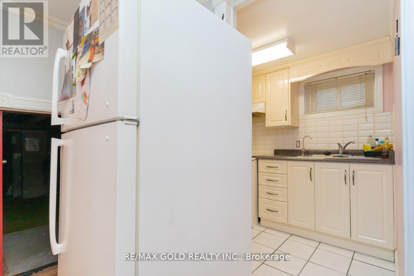 10 Edenridge Drive, Brampton, Ontario  L6T 3B1 - Photo 24 - W12184261