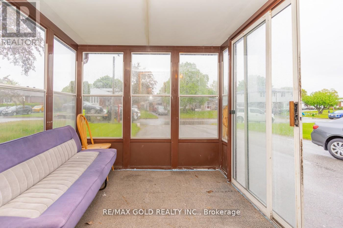 10 Edenridge Drive, Brampton, Ontario  L6T 3B1 - Photo 3 - W12184261