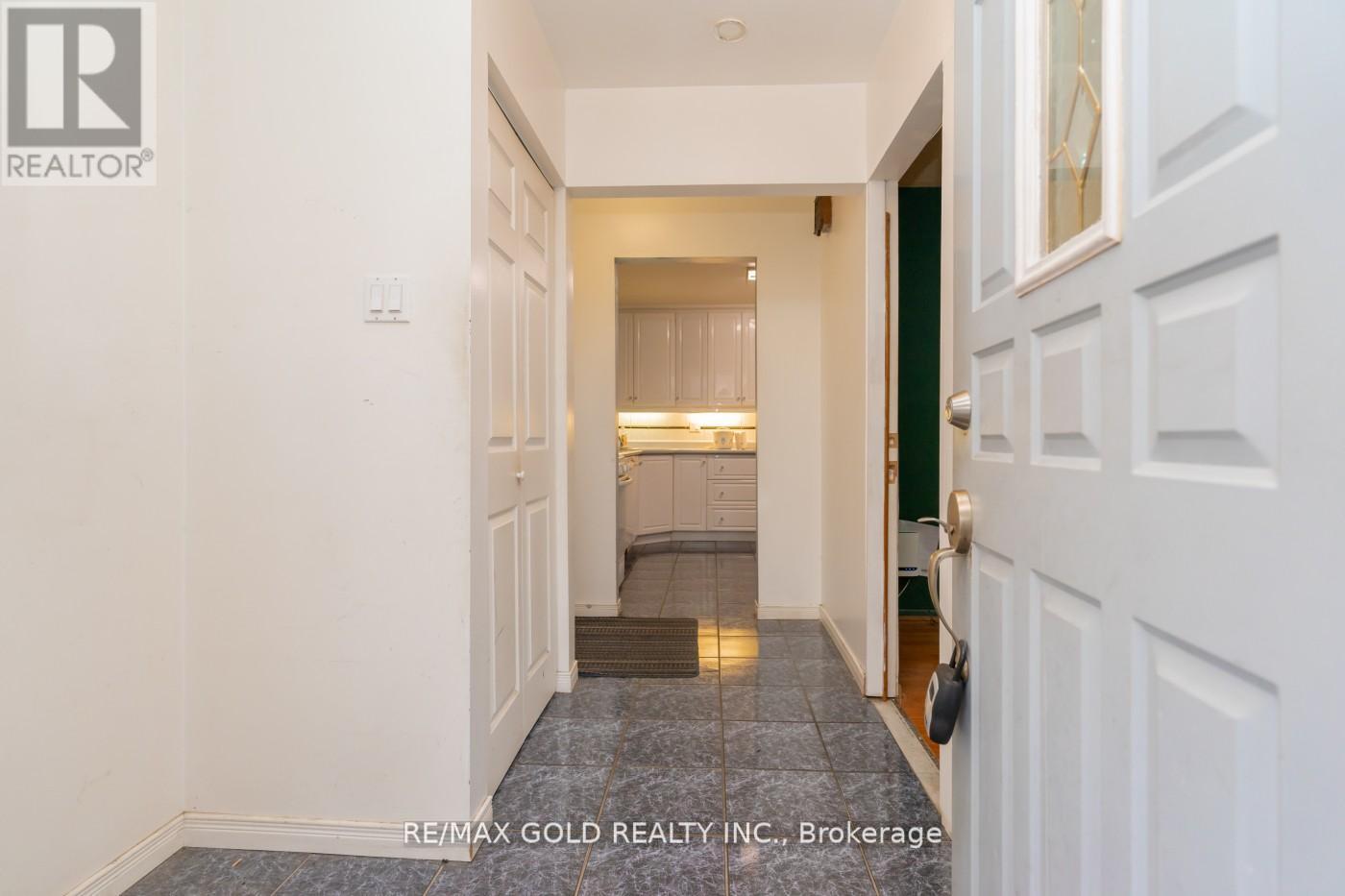 10 Edenridge Drive, Brampton (Southgate), Ontario  L6T 3B1 - Photo 4 - W12184261