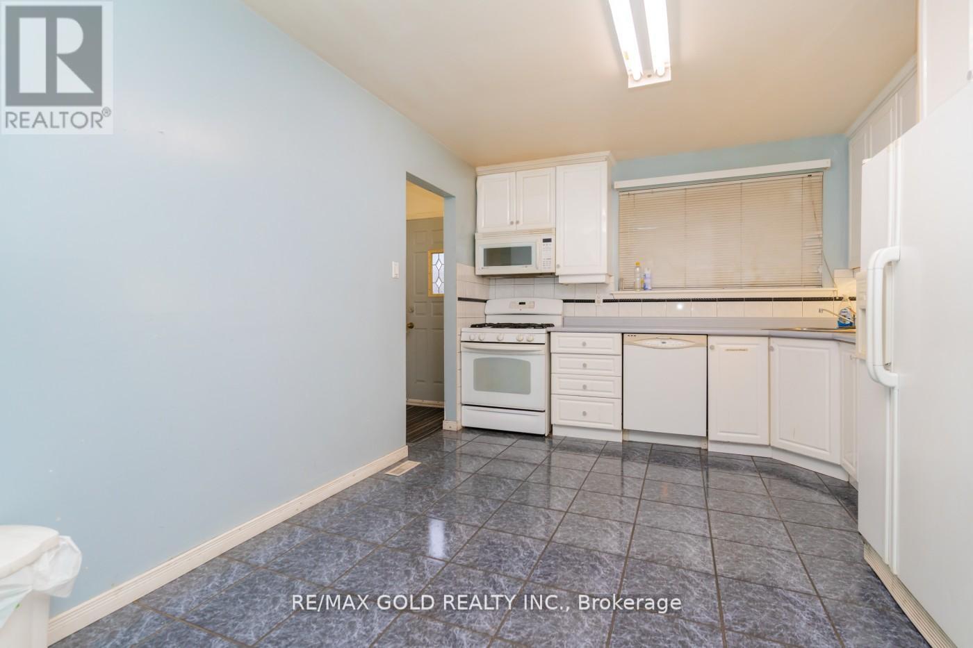 10 Edenridge Drive, Brampton (Southgate), Ontario  L6T 3B1 - Photo 8 - W12184261
