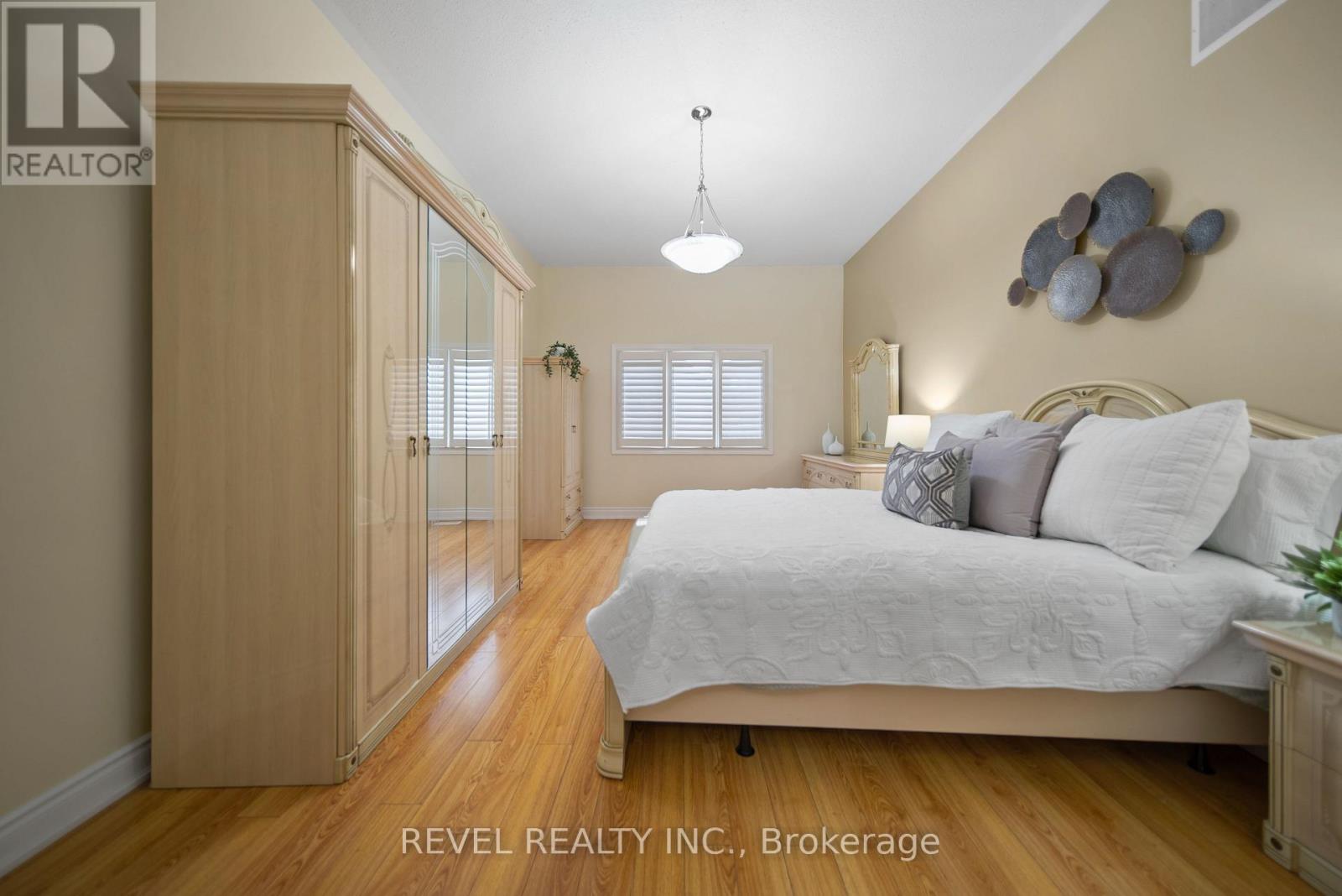 31 Saint Hubert Drive, Brampton (Vales Of Castlemore), Ontario  L6P 1W1 - Photo 19 - W12184262