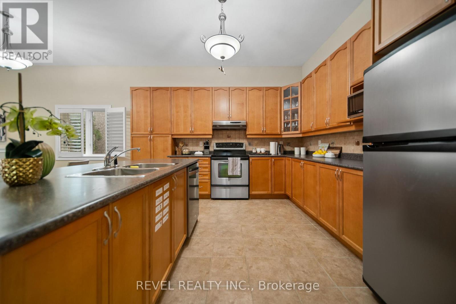 31 Saint Hubert Drive, Brampton (Vales Of Castlemore), Ontario  L6P 1W1 - Photo 27 - W12184262