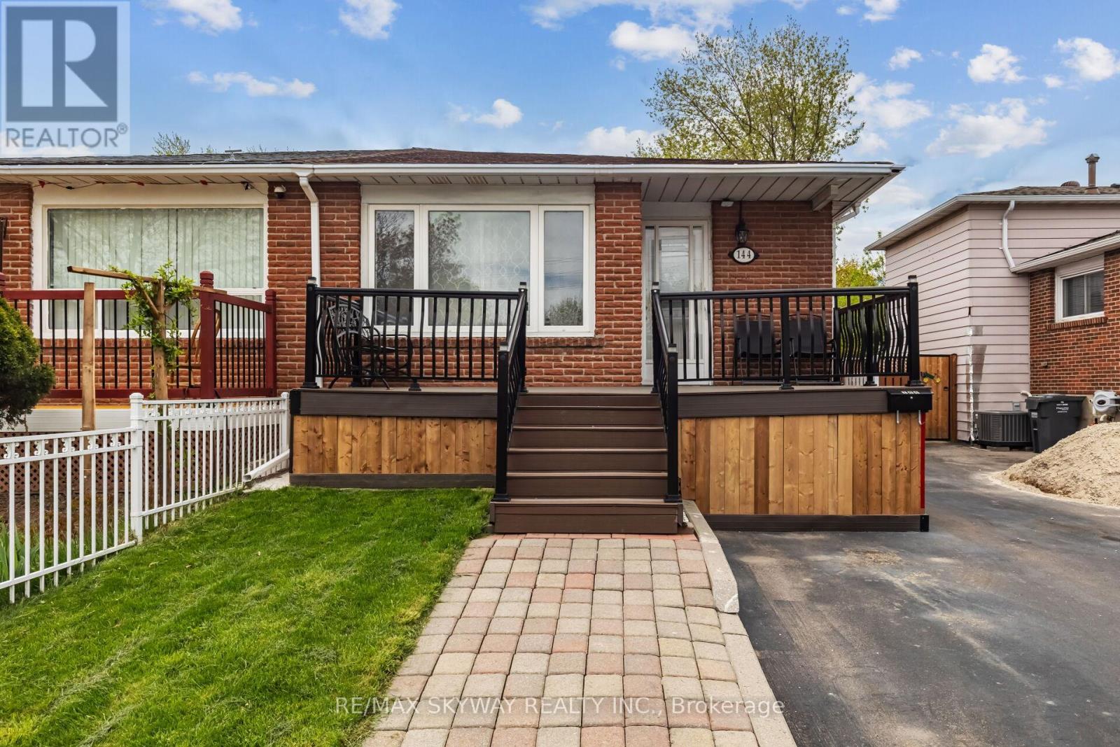 144 Archdekin Drive, Brampton (Madoc), Ontario  L6V 1Y7 - Photo 2 - W12184281