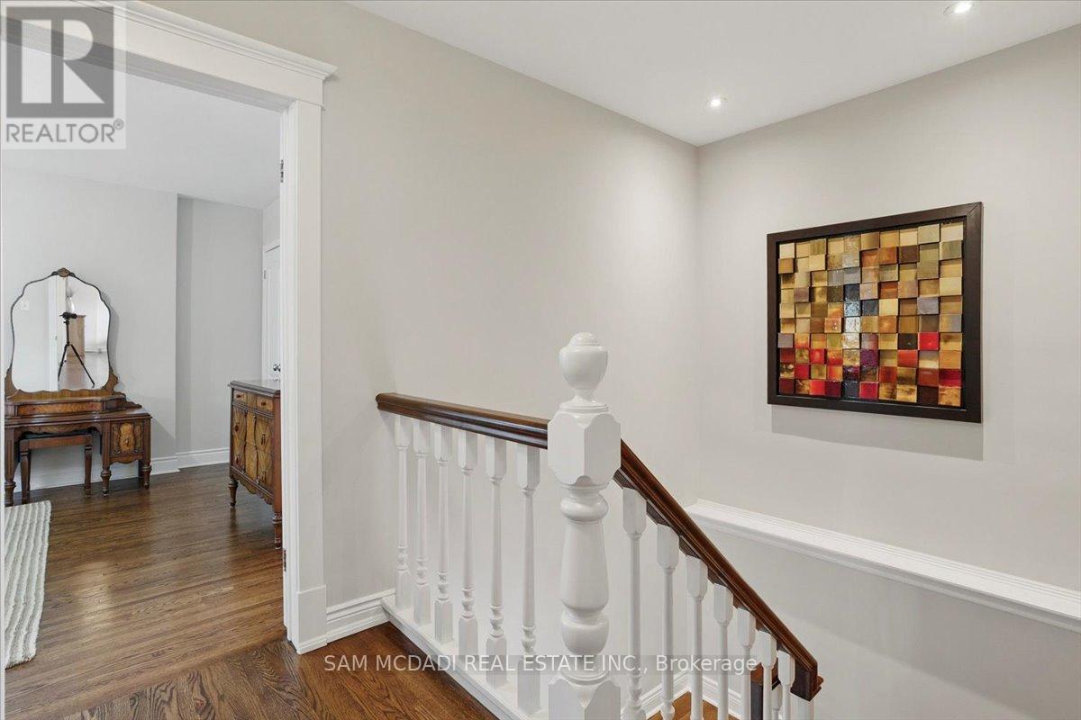 1998 Lenarthur Drive, Mississauga, Ontario  L5J 2J3 - Photo 19 - W12184293