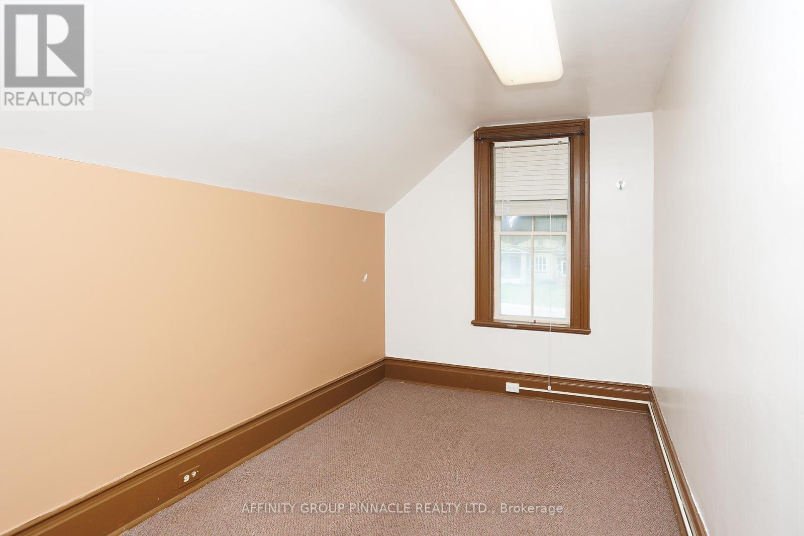 221 Kent Street W, Kawartha Lakes, Ontario  K9V 2Z1 - Photo 37 - X12184423