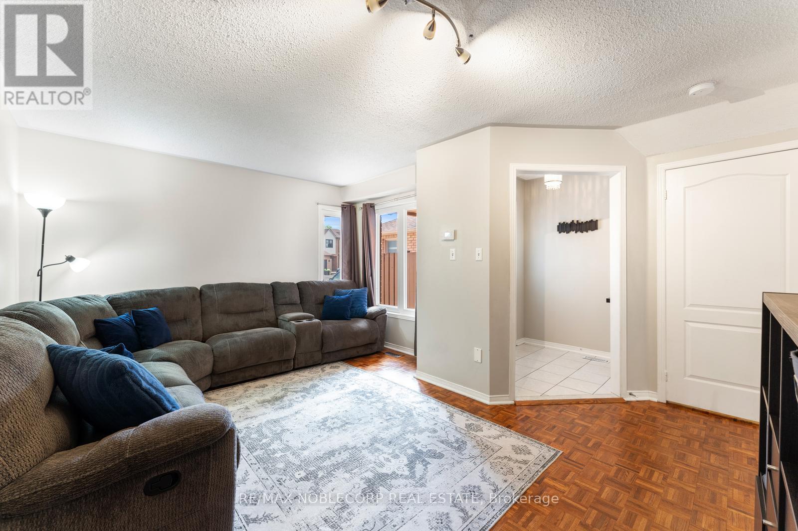 44 Hanton Crescent, Caledon (Bolton East), Ontario  L7E 1W1 - Photo 11 - W12184316