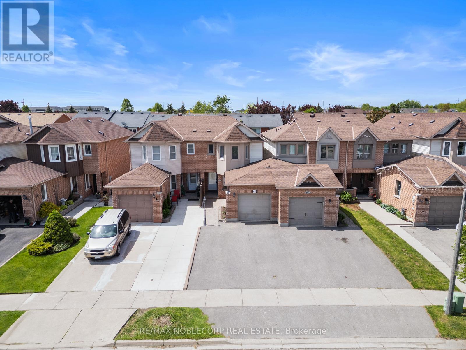 44 Hanton Crescent, Caledon, Ontario  L7E 1W1 - Photo 3 - W12184316
